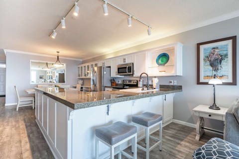 Thundering Sea, Breakfast Bar