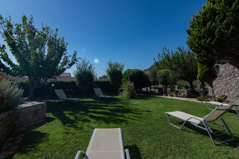 Lawn garden of Cozy apartment,Walking distance to beach & tavern,Damnoni,Plakias,Crete
