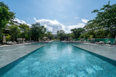 2 outdoor pools