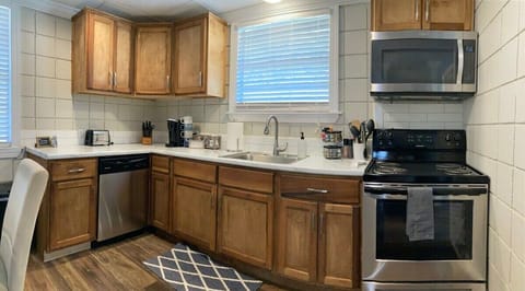 A closer view of the kitchen!