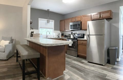 Another view of the kitchen!