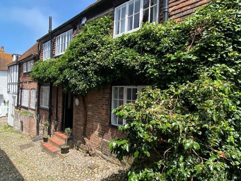 Oak House - Just off Mermaid Street