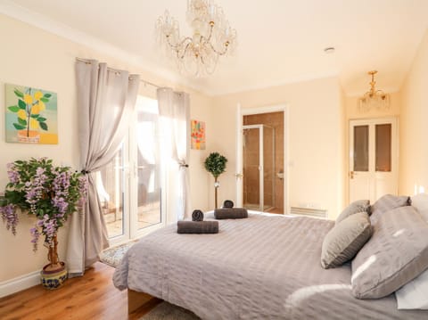 Cottage | 4 bedrooms, individually decorated, individually furnished, free WiFi