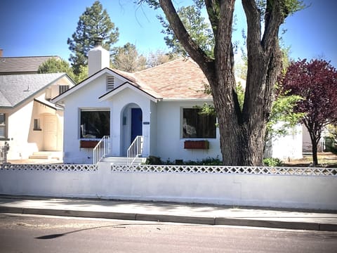 1924 Charming Cottage, Historic District