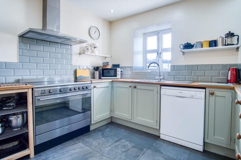 The Chaffhouse -  4 Bedroom - Llangennith (6708)