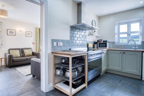 The Chaffhouse -  4 Bedroom - Llangennith (6707)