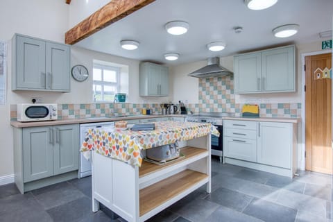 Bunk House - 4 Bedroom - Llangennith (6646)