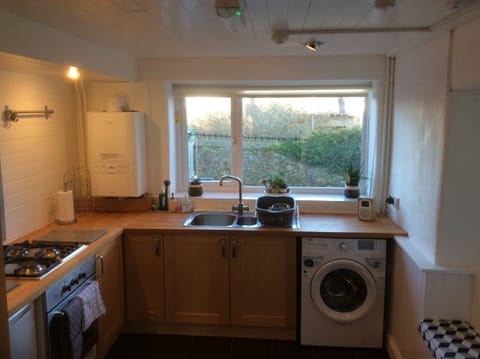 House | Private kitchen | Fridge, microwave, oven, stovetop