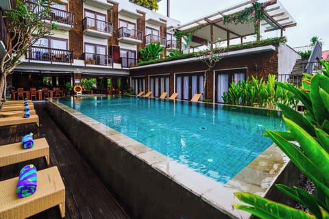 Outdoor pool, sun loungers