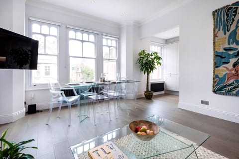 Apartment | Living room | TV