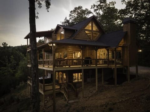 Night view of the cabin
