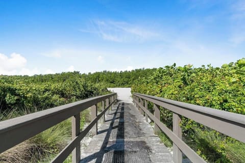 Welcome to South Seas Resort with Private Beach Access