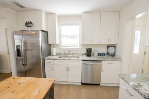 Keurig with complimentary sugar, creamers and k-cups!