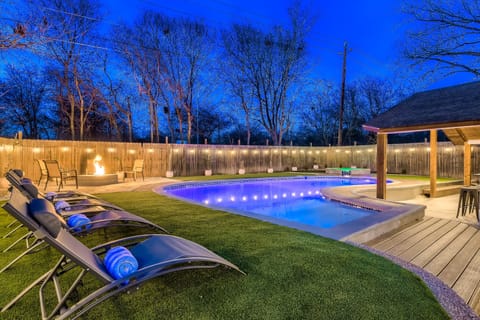 Relax in this Magnificent Beach Patio Pool Chairs