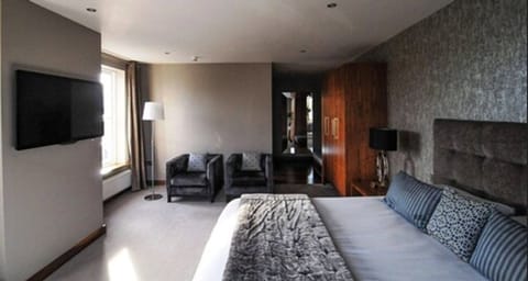 Deluxe Double Room | Egyptian cotton sheets, premium bedding, memory foam beds, in-room safe