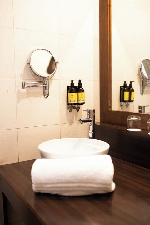 Deluxe Double Room | Egyptian cotton sheets, premium bedding, memory foam beds, in-room safe