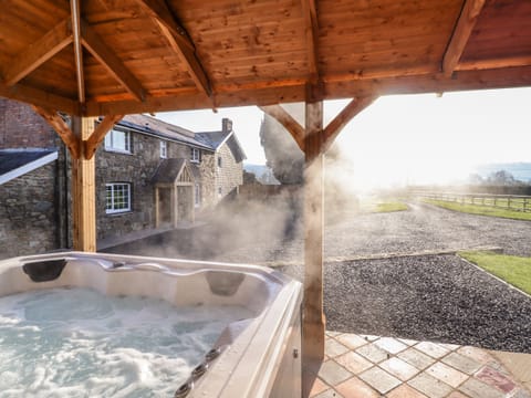 Cottage | Property grounds