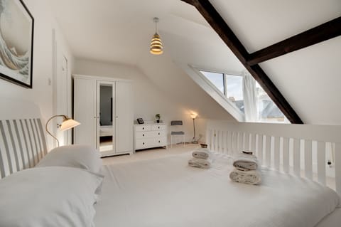Room | Iron/ironing board, free WiFi, bed sheets