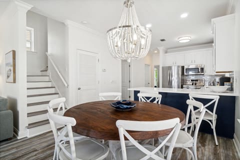 Main Level-Dining Area