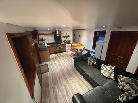 B79372F4 66C6 48A1 B72C 9CBBD9A01859