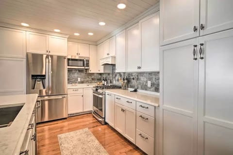 b8e6b5ed-8d57-43b2-b462-545ceae974d0