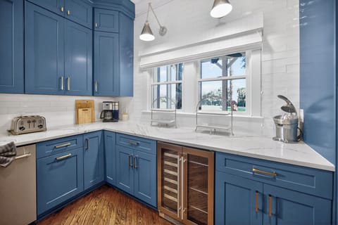 Kitchen - Fully Stocked Kitchen and Beverage Fridge