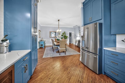 Kitchen - Fully Stocked Kitchen and Modern Appliances