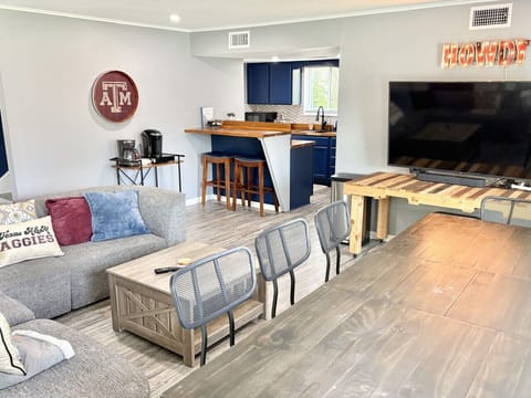 Beautiful spacious living room!