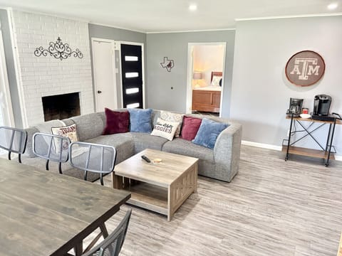 Beautiful spacious living room!