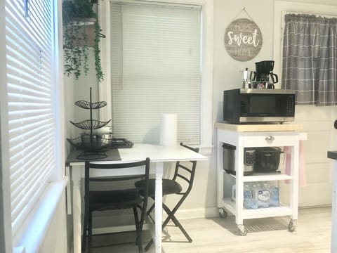 kitchen sitting area