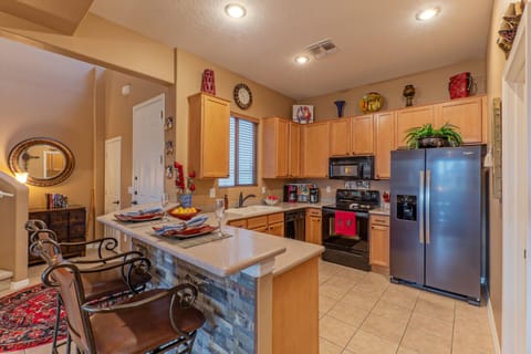 Counter seating is ideal for morning coffee, evening nightcaps or quick meals.