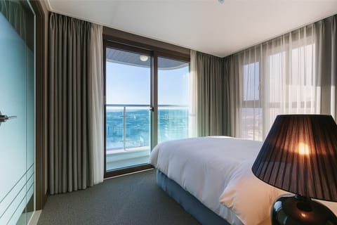 Friend Room | Individually decorated, individually furnished, free WiFi, bed sheets