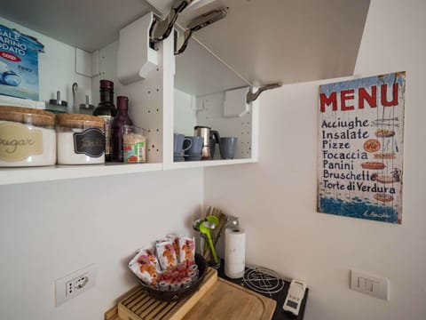 Apartment, 2 Bedrooms, Kitchen | Private kitchen | Toaster, coffee grinder, cookware/dishes/utensils