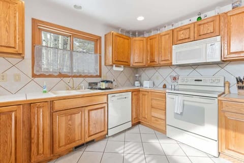 Kitchen: Drip coffee maker, Crockpot, toaster, blender, cooking utensils, tableware