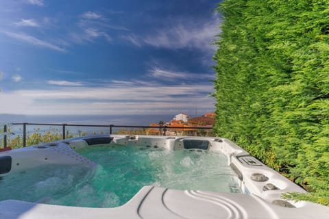 Private spa tub