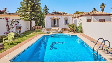 Villa Lola Los Gallos Chiclana de la Frontera by Ruralidays