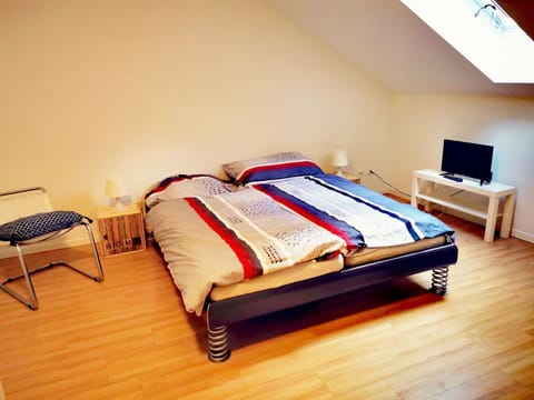 Furniture, Comfort, Wood, Flooring, Bed Frame, Building, Hardwood, Bed, Tints And Shades, House
