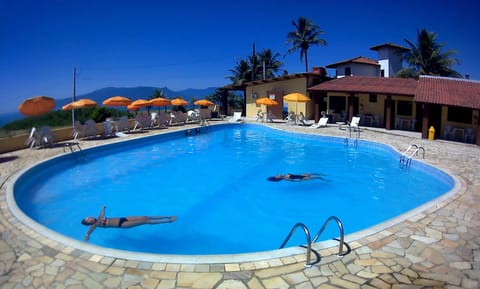 2 outdoor pools