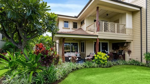 Ground floor end unit provides for maximum privacy