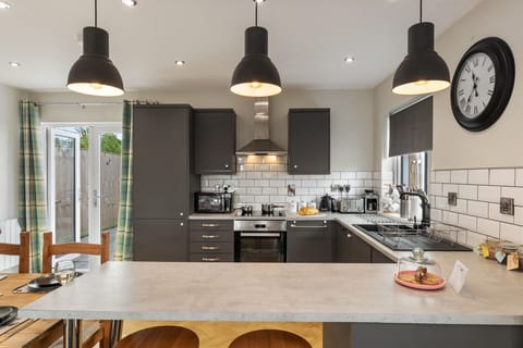 Cottage, Private Bathroom | Shared kitchen