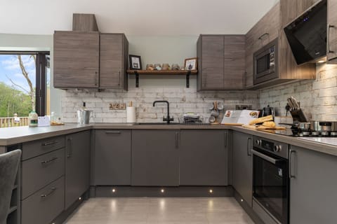 Luxury Cottage, Accessible, Hot Tub | Shared kitchen