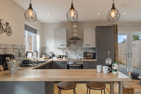 Cottage, Private Bathroom | Shared kitchen