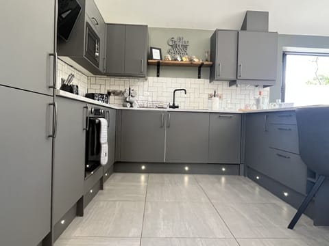 Cottage, Accessible, Private Bathroom | Shared kitchen | Highchair