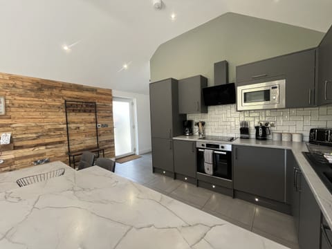 Cottage, Accessible, Private Bathroom | Interior