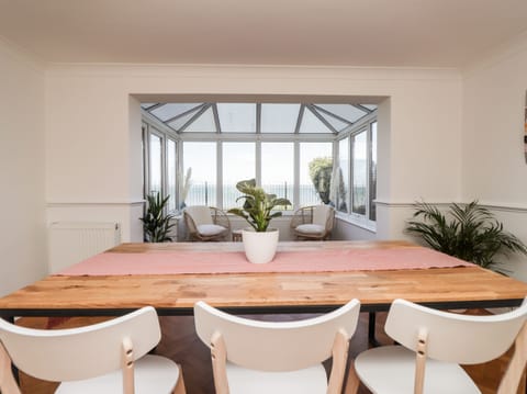 Cottage | Private kitchen | Fridge, microwave, dishwasher, toaster