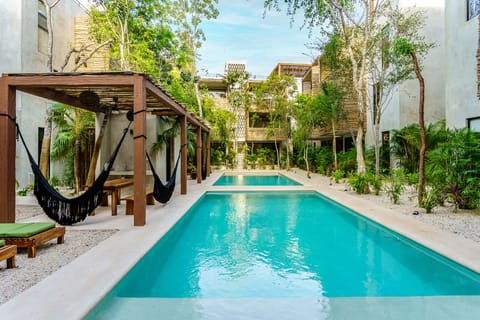 2 outdoor pools