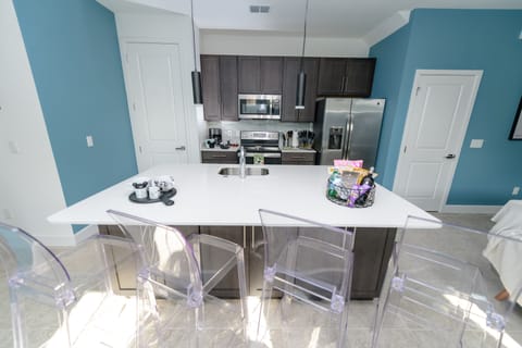 Kitchen/ Breakfast Area