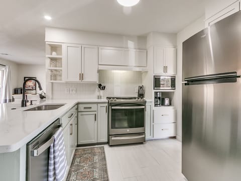 Kitchen with 4 burner gas range