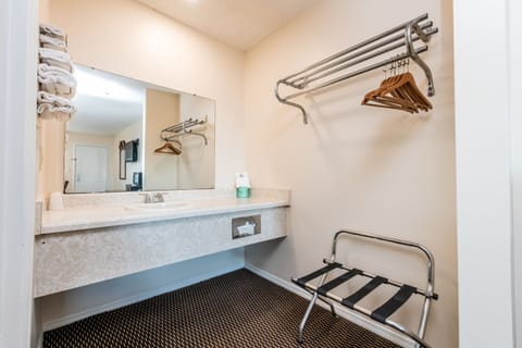 Combined shower/tub, towels, soap, shampoo