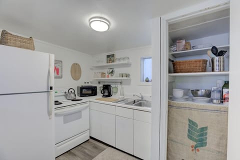 Cook, snack, or sip—your kitchen is ready.